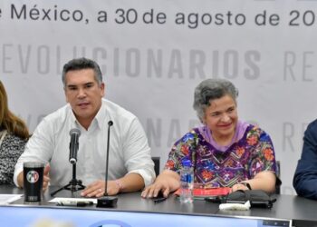 ALEJANDRO MORENO SACA DE LA CONTIENDA A BEATRIZ PAREDES