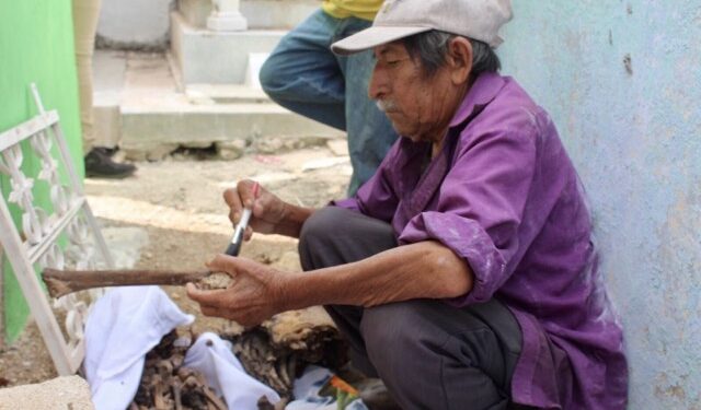 LIMPIA DE HUESOS: UNA PECULIAR TRADICIÓN QUE ATRAE VISITANTES A POMUCH/CAMPECHE. Por: Yair Rodríguez (*)