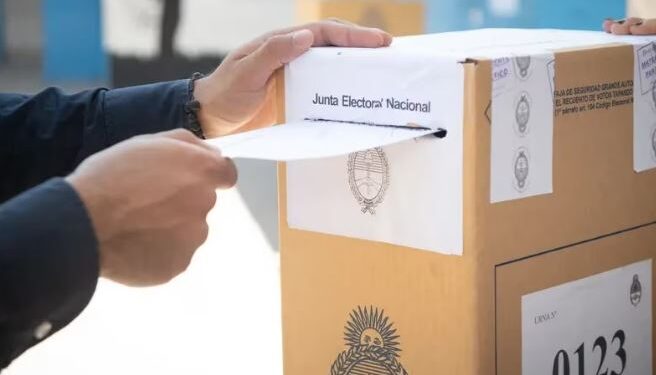ARGENTINA VA A LAS URNAS EN ARENAS MOVEDIZAS. Por Roberto Dotti (*)