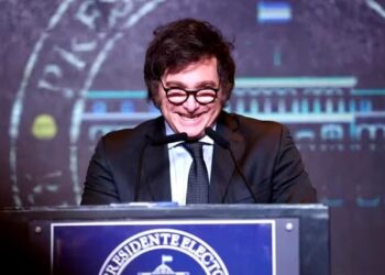 ARGENTINA: ULTRADERECHISTA JAVIER MILEI GANA LA PRESIDENCIA Y AFIRMA “HOY COMIENZA EL FIN DE LA DECADENCIA”