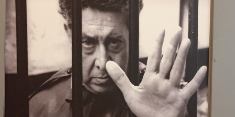 CONFERENCIA DE FRANCISCO MATA ROSAS SOBRE LA FOTOGRAFÍA DE HECTOR GARCÍA. Por Carolina de la Cruz