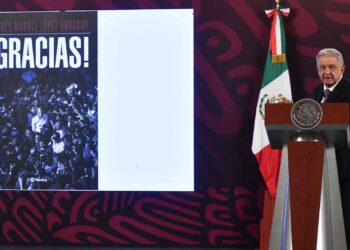 AMLO PRESENTA SU NUEVO LIBRO “GRACIAS”