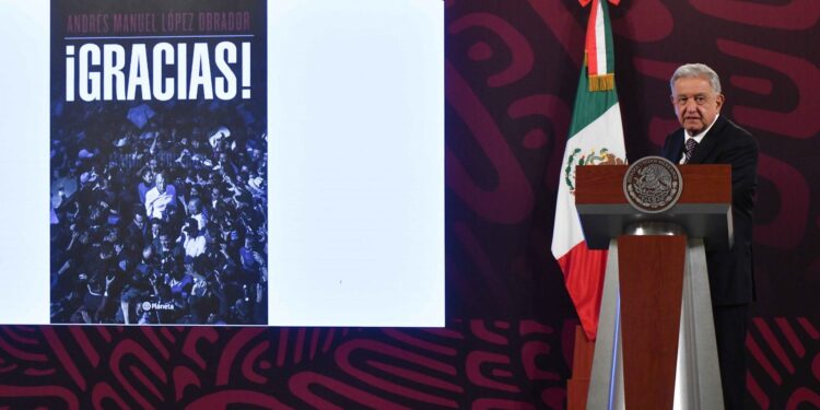 AMLO PRESENTA SU NUEVO LIBRO “GRACIAS”