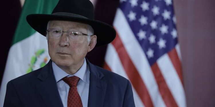KEN SALAZAR: NO HAY NINGUNA INVESTIGACIÓN DE EEUU AL PRESIDENTE AMLO