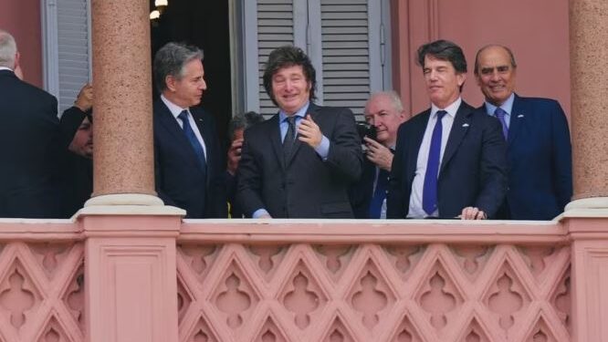 ARGENTINA: MARCHAS Y REBELIÓN DE GOBERNADORES EMPAÑA VISITA DE SECRETARIO DE ESTADO (EEUU)