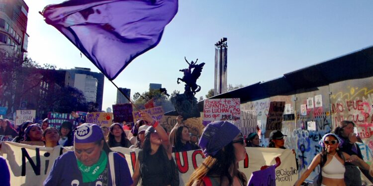DÍA INTERNACIONAL DE LA MUJER: LA MEGAMARCHA 8-M DESBORDA EL ZÓCALO
