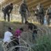 AMLO: NO NOS QUEDAREMOS CON LAS MANOS CRUZADAS ANTE POSIBLES DEPORTACIONES DE TEXAS