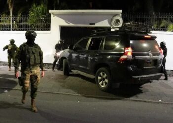 POLICIA ECUATORIANA IRRUMPE EN LA EMBAJADA DE MÉXICO