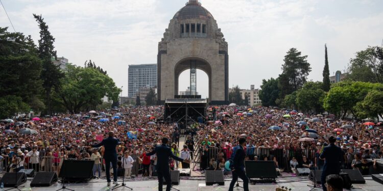MONUMENTO A LA REVOLUCIÓN: GRAN BAILE POR EL DÍA DE LAS MADRES