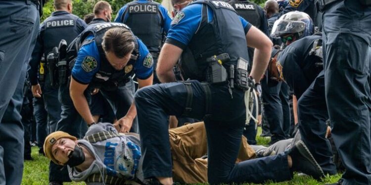 ESTADOS UNIDOS: REBELDIA ESTUDIANTIL Y REPRESIÓN EN UNIVERSIDADES
