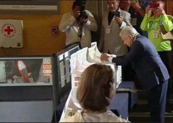 PRESIDENTE ANDRÉS MANUEL LÓPEZ OBRADOR Y BEATRIZ GUTIÉRREZ EJERCEN SU VOTO (Video)
