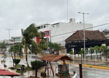 TULUM (QR): HURACÁN CATEGORÍA 2 TOCA TIERRA, NO HAY REPORTE DE LESIONADOS, NI FALLECIDOS