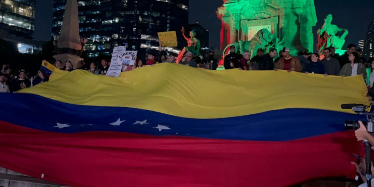VENEZOLANOS EXPRESAN APOYO A EDMUNDO GONZÁLEZ EN CDMX