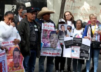 AMLO ENVÍA NUEVO INFORME A PADRES DE NORMALISTAS DE AYOTZINAPA