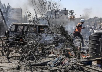 ISRAEL BOMBARDEA EN GAZA DOS CAMPOS DE REFUGIADOS