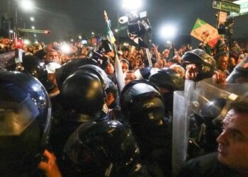 ENFRENTAMIENTOS ENTRE POLICIAS Y OPOSITORES A LA REFORMA JUDICIAL