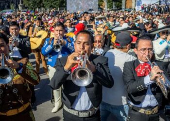 RÉCORD GUINNES: 1,132 MARIACHIS AL INÍSONO EN EL ZÓCALO DE CDMX