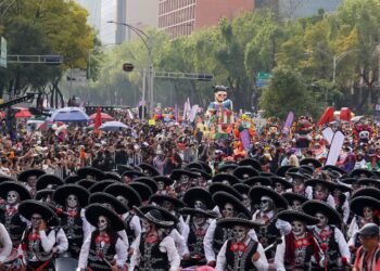IMÁGENES DESFILE DE DÍA DE MUERTOS (AV. PASEO DE LA REFORMA) Fotos: Gabriel Morales