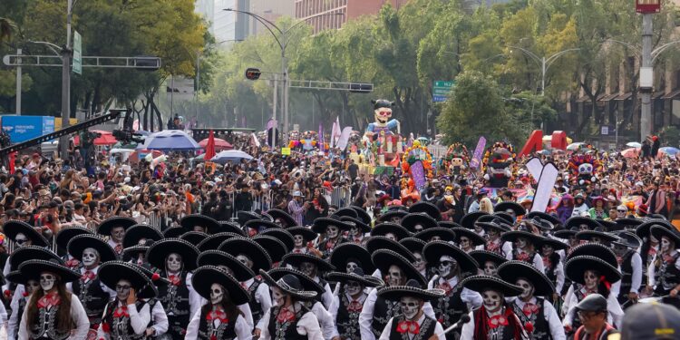 IMÁGENES DESFILE DE DÍA DE MUERTOS (AV. PASEO DE LA REFORMA) Fotos: Gabriel Morales