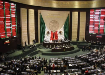 PARLAMENTO: AUTORIZAN MEGAPUENTE DE 3 SEMANAS POR FIN DE AÑO