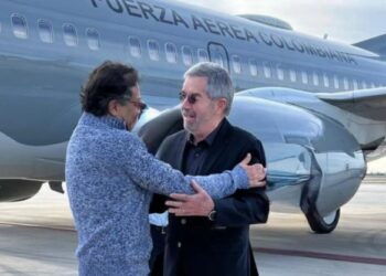 GUSTAVO PETRO (PRESIDENTE DE COLOMBIA) ARRIBA A CDMX