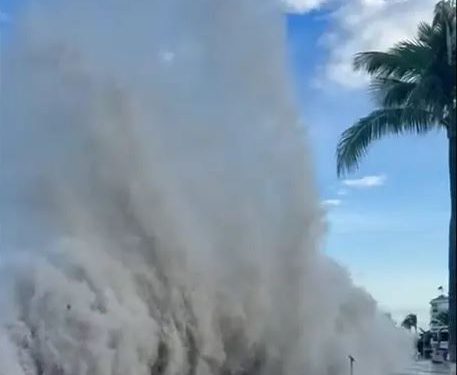 HURACÁN PRISCILA: AFECTA GRANDES OLAS A PUERTO VALLARTA (MÉXICO)