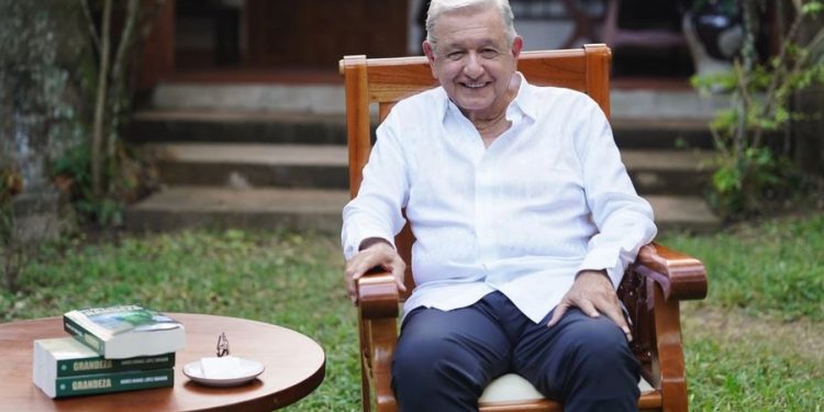 REAPARECE AMLO: “SOLO PARA DEFENDER A LA DEMOCRACIA, A LA PRESIDENTA Y A LA SOBERANIÍA NACIONAL, SALDRÍA A LA CALLE”