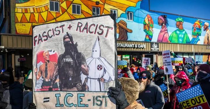 AL ESTILO DEL VIEJO OESTE, CONTRATAN CAZARRECOMPENSAS PARA LOCALIZAR MIGRANTES