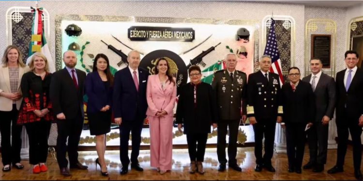 AUTORIDADES ANTIDROGAS DE EEUU Y GABINETE DE SEGURIDAD MEXICANO SE REUNEN TRAS GOLPE AL CJNG