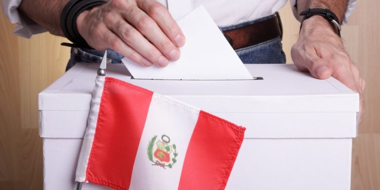 PERÚ: CANDIDATO PRESIDENCIAL NAPOLEÓN BECERRA, PIERDE LA VIDA EN ACCIDENTE