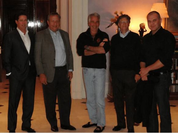 NYT: EN 20 AÑOS, EPSTEIN CULTIVÓ VÍNCULOS CON ALTOS EJECUTIVOS DE MICROSOFT