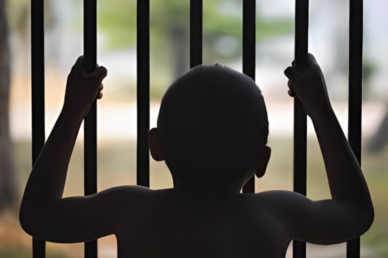 GOBIERNO DE EEUU ENCARCELA A MÁS DE 6 MIL NIÑOS MIGRANTES