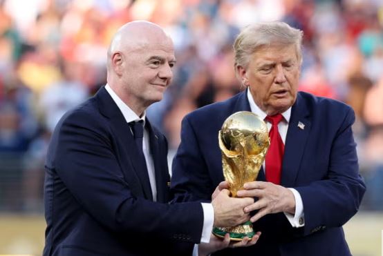 DONALD TRUMP PROPONE A INFANTINO PARA DIRIGIR LA ONU, SEGÚN UN INFORME
