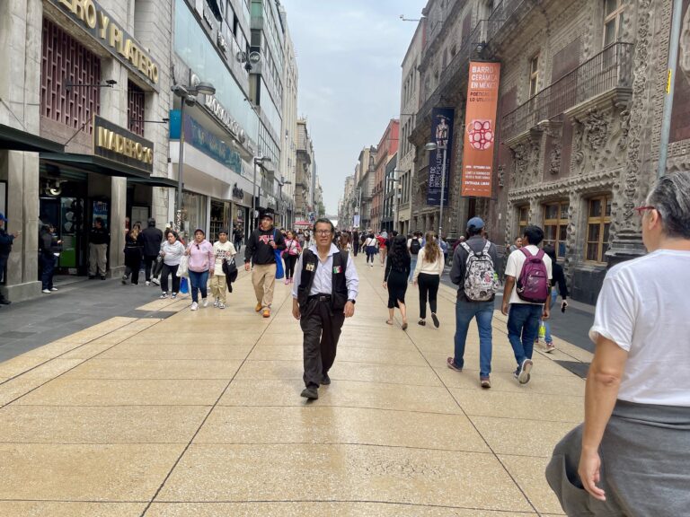 EL ESCURRIDIZO FIDELGANDO: UN CAFÉ EN LA CALLE MÁS TRANSITADA DEL CONTINENTE. Por David Plata Rivas (*)