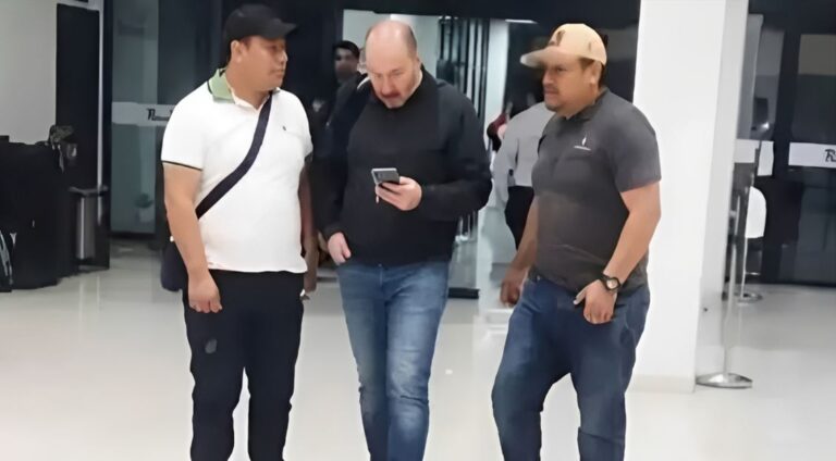 BOLIVIA: DETIENEN A FERNANDO CERIMEDO EN EL AEROPUERTO VIRU-VIRU DE  SANTA CRUZ