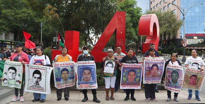 AYOTZINAPA, NUEVOS INDICIOS: ENCONTRARON 20 BOLSAS CON RESTOS HUMANOS Y UN CREMATORIO CLANDESTINO