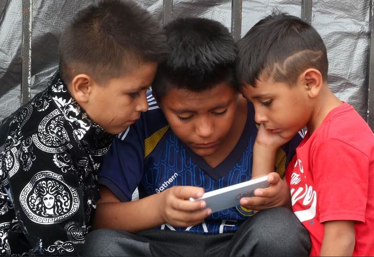 GOBIERNO FEDERAL RATIFICA REGULACIÓN DE USO DE CELULARES EN LAS ESCUELAS
